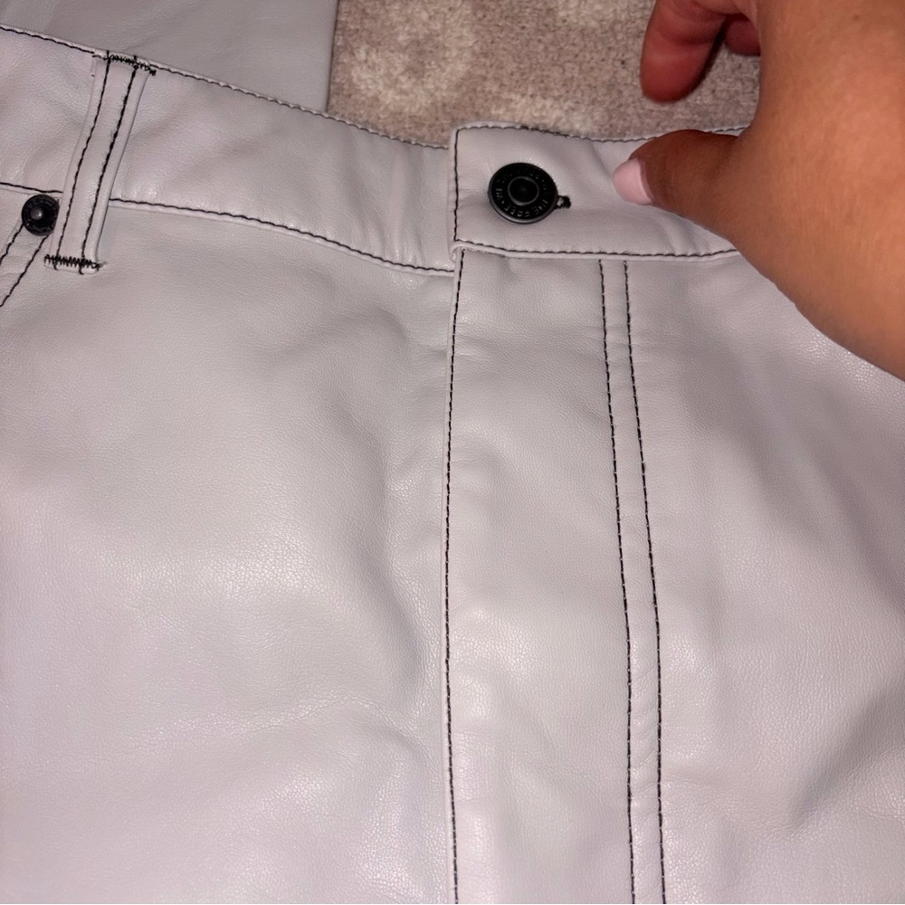 Free People The It Factor Vegan Leather Wide Leg Pants Off White Size 10 NWT - Picture 6 of 9